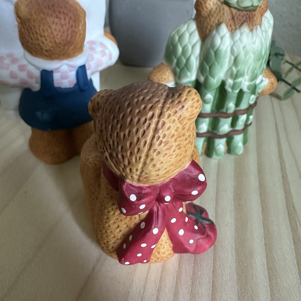 VTG Lucy and Me Bears Sweet Pea Asparagus Garden A Bear Doll Figurines Set Of 3 - Picture 7 of 15